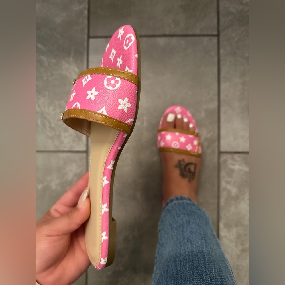 🌸 New! Patterned Pink & Tan Slide Sandals | Cute, Comfy & Summer-Ready 🌸 - Picture 4 of 4